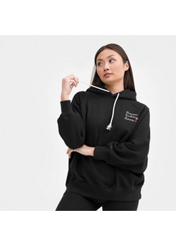 Damska bluza dresowa nierozpinana z kapturem Champion Rochester Hooded Sweatshirt  - czarna ze sklepu Sportstylestory.com w kategorii Bluzy damskie - zdjęcie 153555021