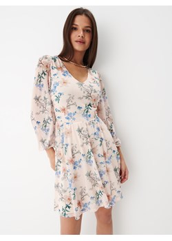 Mohito - Kwiatowa sukienka mini - Kremowy ze sklepu Mohito w kategorii Sukienki - zdjęcie 153672482