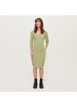 Zielona sukienka z dekoltem karo - Zielony ze sklepu House w kategorii Sukienki - zdjęcie 153673702