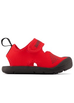 Sandały New Balance IOCRSRAB - czerwone ze sklepu streetstyle24.pl w kategorii Sandały dziecięce - zdjęcie 153705161