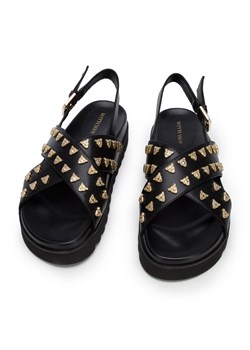 Damskie sandały skórzane z ozdobnymi nitami na platformie czarne ze sklepu WITTCHEN w kategorii Sandały damskie - zdjęcie 153707911