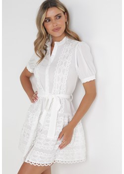 Biała Sukienka Rozkloszowana z Koronką i Wiązanym Paskiem Alphonsina ze sklepu Born2be Odzież w kategorii Sukienki - zdjęcie 153734274