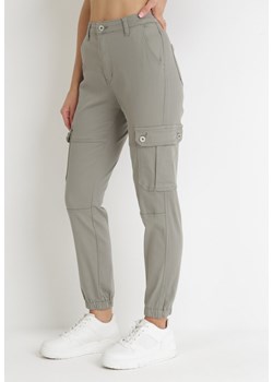 Ciemnobeżowe Spodnie Cargo Pronime ze sklepu Born2be Odzież w kategorii Spodnie damskie - zdjęcie 153740531