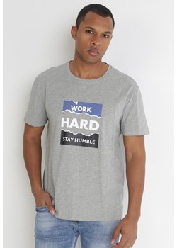 Szara Koszulka z Krótkim Rękawem i Nadrukowanym Napisem Evelon ze sklepu Born2be Odzież w kategorii T-shirty męskie - zdjęcie 153774312