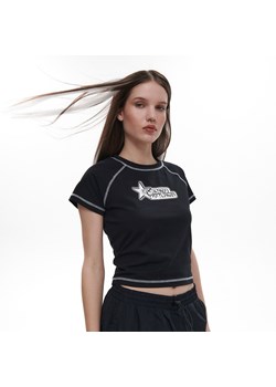 Cropp - Czarny t-shirt crop z nadrukiem - czarny ze sklepu Cropp w kategorii Bluzki damskie - zdjęcie 154076560