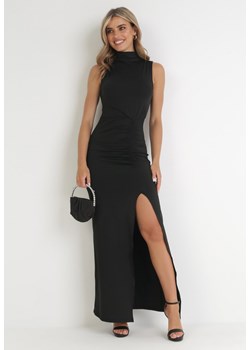 Czarna Dopasowana Sukienka Maxi z Marszczeniem i Wycięciem Monistra ze sklepu Born2be Odzież w kategorii Sukienki - zdjęcie 154102552