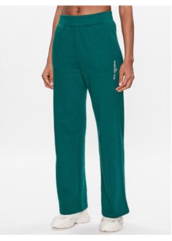 Outhorn Spodnie dresowe TTROF171 Zielony Relaxed Fit ze sklepu MODIVO w kategorii Spodnie damskie - zdjęcie 154105054