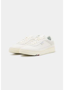TOMMY HILFIGER Ecru tenisówki PEMIUM CUPSOLE (42) ze sklepu SUPELO w kategorii Trampki męskie - zdjęcie 154145253