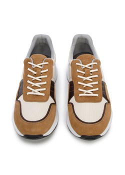 Męskie sneakersy zamszowe z elastycznymi wstawkami brązowe ze sklepu WITTCHEN w kategorii Buty sportowe męskie - zdjęcie 154146871