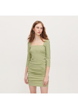 Zielone sukienki House - znajdź wymarzone produkty na sezon wiosna 2023