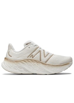 Buty New Balance Fresh Foam More v4 WMORCW4 - beżowe ze sklepu streetstyle24.pl w kategorii Buty sportowe damskie - zdjęcie 154162303