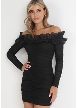Czarna Sukienka Mini z Marszczonej Tkaniny z Hiszpańskim Dekoltem Kaarlo ze sklepu Born2be Odzież w kategorii Sukienki - zdjęcie 154171123