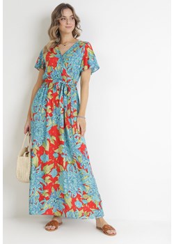 Niebiesko-Czerwona Kopertowa Sukienka Maxi z Gumką w Pasie w Kwiaty z Wiskozy Aryna ze sklepu Born2be Odzież w kategorii Sukienki - zdjęcie 154199241