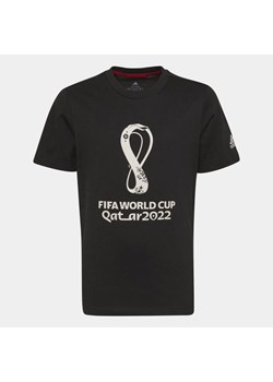 Koszulka juniorska FIFA World Cup 2022 Official Emblem Tee Adidas ze sklepu SPORT-SHOP.pl w kategorii Bluzki dziewczęce - zdjęcie 154226553