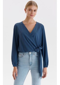 Kopertowa bluzka damska z wiązaniem w kolorze niebieskim SBD1429, Kolor niebieski, Rozmiar 34, Top Secret ze sklepu Primodo w kategorii Bluzki damskie - zdjęcie 154311983