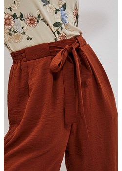Spodnie z szerokimi nogawkami brązowe ze sklepu Moodo.pl w kategorii Spodnie damskie - zdjęcie 154356363
