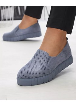 Royalfashion Ażurowe damskie niebieskie tenisówki slip on Cegeti ze sklepu royalfashion.pl w kategorii Trampki damskie - zdjęcie 154362244