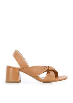 Damskie sandały z miękkiej skóry na słupku brązowe ze sklepu WITTCHEN w kategorii Sandały damskie - zdjęcie 154374492