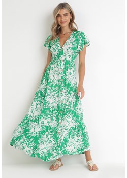 Zielona Rozkloszowana Sukienka Maxi z Gumką w Talii i Ozdobnymi Guzikami Eleatha ze sklepu Born2be Odzież w kategorii Sukienki - zdjęcie 154384700