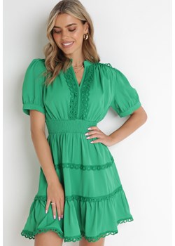 Zielona Rozkloszowana Sukienka Mini z Gumkami w Pasie z Koronkowymi Wstawkami Dalera ze sklepu Born2be Odzież w kategorii Sukienki - zdjęcie 154467493