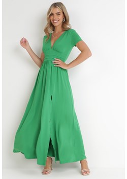 Zielona Rozkloszowana Sukienka Maxi z Głębokim Dekoltem z Rozcięciem Wyla ze sklepu Born2be Odzież w kategorii Sukienki - zdjęcie 155785550