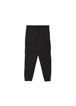 Cropp - Czarne dresowe joggery z kieszeniami cargo - Czarny ze sklepu Cropp w kategorii Spodnie męskie - zdjęcie 155802362