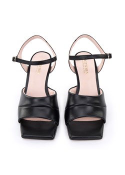 Damskie sandały skórzane klasyczne na szpilce czarne ze sklepu WITTCHEN w kategorii Sandały damskie - zdjęcie 155812714