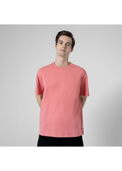 Męski t-shirt oversize OUTHORN OTHSS23TTSHM453 - różowy ze sklepu Sportstylestory.com w kategorii T-shirty męskie - zdjęcie 155819074