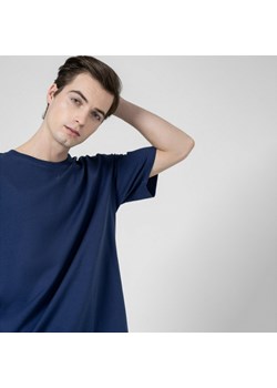 Męski t-shirt oversize OUTHORN OTHSS23TTSHM455 - granatowy ze sklepu Sportstylestory.com w kategorii T-shirty męskie - zdjęcie 155819102