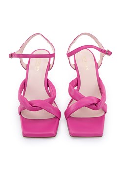 Damskie sandały skórzane z miękkimi paskami różowe ze sklepu WITTCHEN w kategorii Sandały damskie - zdjęcie 155835112