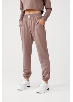 Damskie spodnie dresowe OLIMP SWEAT PANTS : Kolor - Cappuccino, Rozmiar - S ze sklepu ROUGH RADICAL w kategorii Spodnie damskie - zdjęcie 155840821