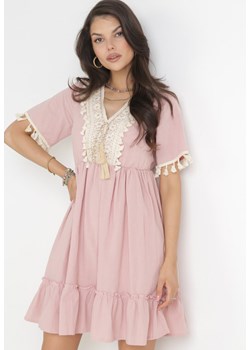 Różowa Rozkloszowana Sukienka Mini z Gumką w Pasie i Ozdobnym Dekoltem Lilinia ze sklepu Born2be Odzież w kategorii Sukienki - zdjęcie 156007814