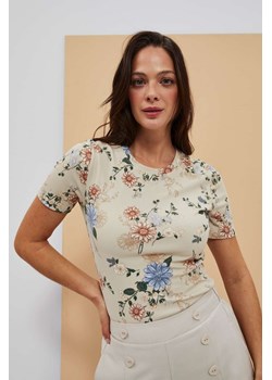 T-shirt z kwiatowym nadrukiem ze sklepu Moodo.pl w kategorii Bluzki damskie - zdjęcie 156014191