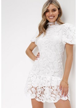 Biała Koronowa Sukienka ze Stójką i Bufiastym Rękawem Suminori ze sklepu Born2be Odzież w kategorii Sukienki - zdjęcie 156014983