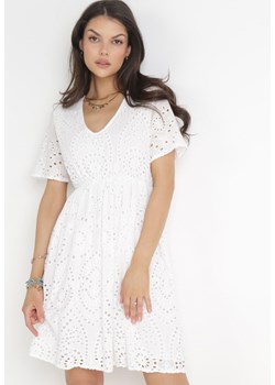 Biała Sukienka Gelarissa ze sklepu Born2be Odzież w kategorii Sukienki - zdjęcie 156015013