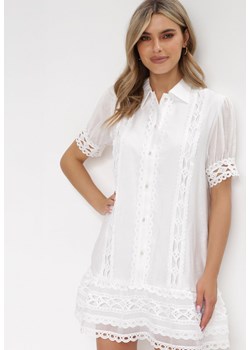Biała Koszulowa Sukienka Mini z Koronką i Perłowymi Guzikami Isira ze sklepu Born2be Odzież w kategorii Sukienki - zdjęcie 156022881