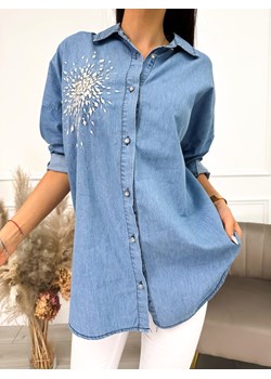 Niebieska Jeansowa Koszula z Naszywką ze sklepu ModnaKiecka.pl w kategorii Koszule damskie - zdjęcie 156163050