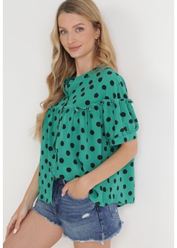 Zielona Rozkloszowana Bluzka w Kropki z Falbanką Eblia ze sklepu Born2be Odzież w kategorii Bluzki damskie - zdjęcie 156194744