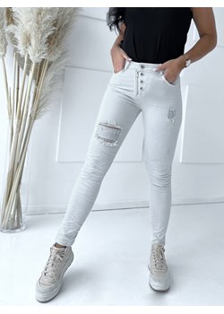 Jasnobeżowe jeansy z podszytymi przetarciami By o la la ze sklepu Yups w kategorii Jeansy damskie - zdjęcie 156234472