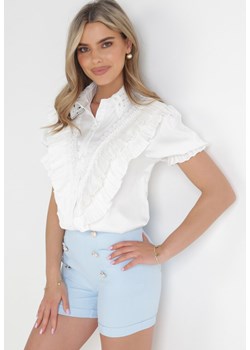 Biała Koronkowa Koszula z Plisowanymi Falbankami i Ozdobnym Kołnierzem Marwa ze sklepu Born2be Odzież w kategorii Koszule damskie - zdjęcie 156251991