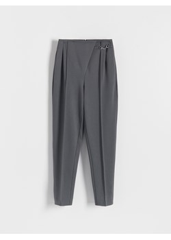 Reserved - Spodnie z kantem - jasnoszary ze sklepu Reserved w kategorii Spodnie damskie - zdjęcie 156720720
