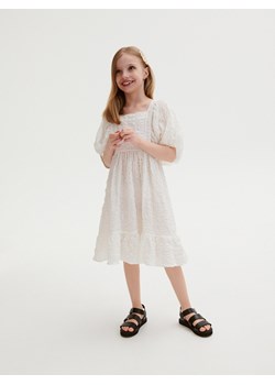 Reserved - Sukienka z bufkami - biały ze sklepu Reserved w kategorii Sukienki dziewczęce - zdjęcie 156725921