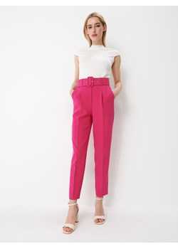 Mohito - Spodnie typu carrot - Różowy ze sklepu Mohito w kategorii Spodnie damskie - zdjęcie 156848790