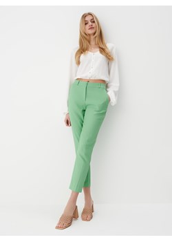 Mohito - Eleganckie spodnie z kantem - Zielony ze sklepu Mohito w kategorii Spodnie damskie - zdjęcie 156851003