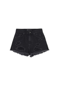 Cropp - Czarne jeansowe szorty z postrzępieniami - czarny ze sklepu Cropp w kategorii Szorty - zdjęcie 156855852