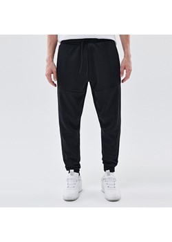 Cropp - Dzianinowe joggery - Czarny ze sklepu Cropp w kategorii Spodnie męskie - zdjęcie 156856263