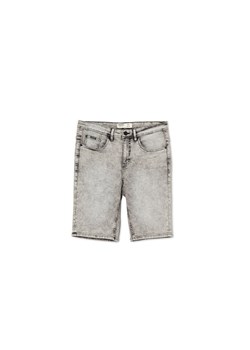 Cropp - Szare szorty jeansowe - jasny szary ze sklepu Cropp w kategorii Spodenki męskie - zdjęcie 156856320