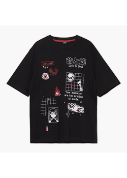 Cropp - Czarny T-shirt z nadrukami w stylu anime - czarny ze sklepu Cropp w kategorii T-shirty męskie - zdjęcie 156856651