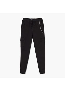 Cropp - Czarne spodnie cargo jogger z łańcuchem - czarny ze sklepu Cropp w kategorii Spodnie damskie - zdjęcie 156856971