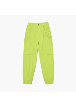 Cropp - Żółte spodnie jogger z kieszeniami cargo - Zielony ze sklepu Cropp w kategorii Spodnie damskie - zdjęcie 156856974
